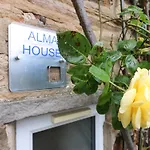 Alma House בית נופש